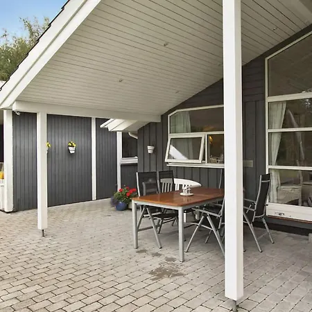 Semesterbostad Gorgeous In Vaeggerlose With Sauna Bøtø By